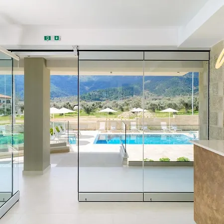 Supreme Luxury Aparthotel 4*