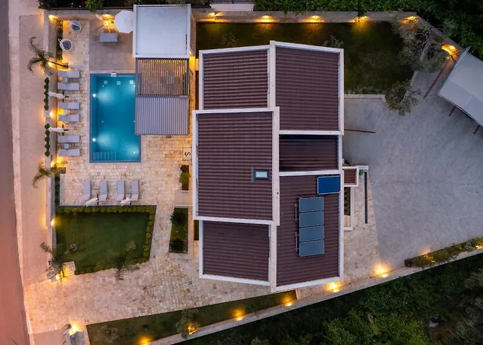 Ξενοδοχείο με διαμερίσματα Supreme Luxury 4*