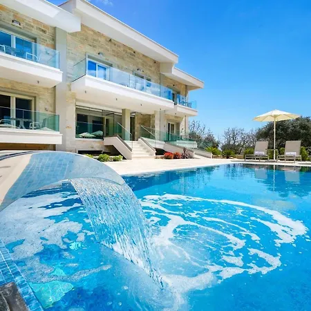 Supreme Luxury Hotel de apartamente