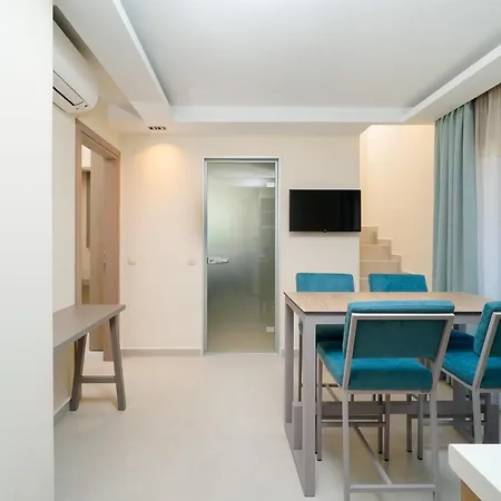 Supreme Luxury Apartahotel 4*