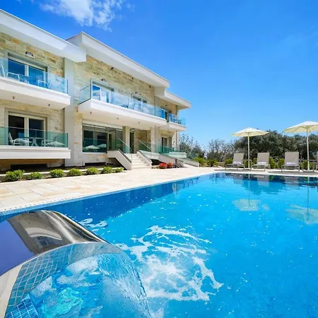 Supreme Luxury Hotel de apartamente *