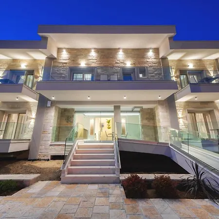 Supreme Luxury Aparthotel