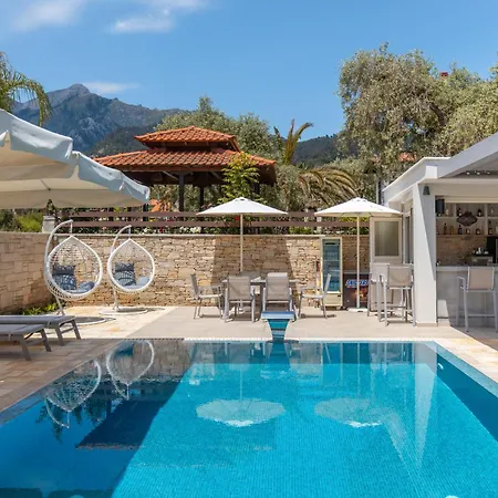 Supreme Luxury Aparthotel 4*