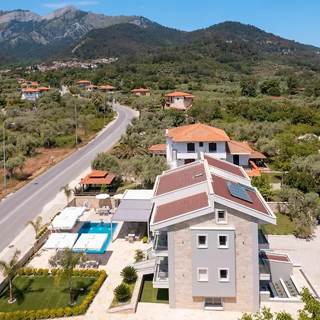 Supreme Luxury سكالا بوتامياس